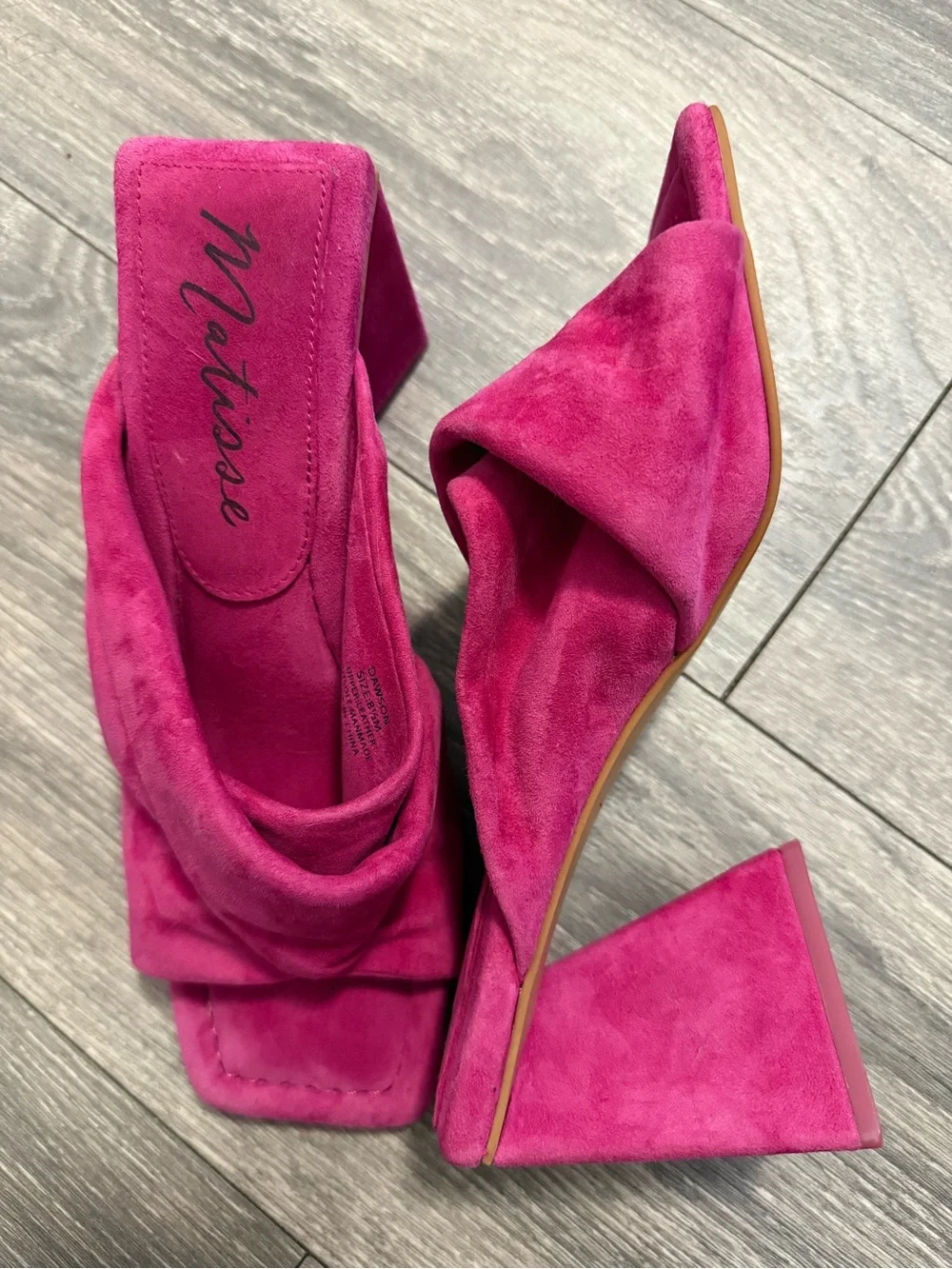 Matisse Hot Pink Suede Block Heel Mules used in runway show great condition